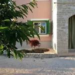 Malini Βίλα *